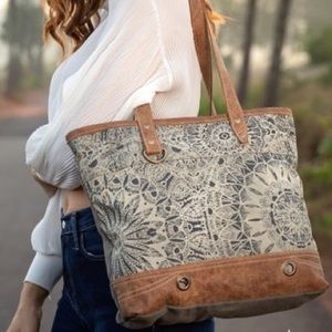 Last 1 NWT MYRA BAG D'ART LEATHER STRIP BAG